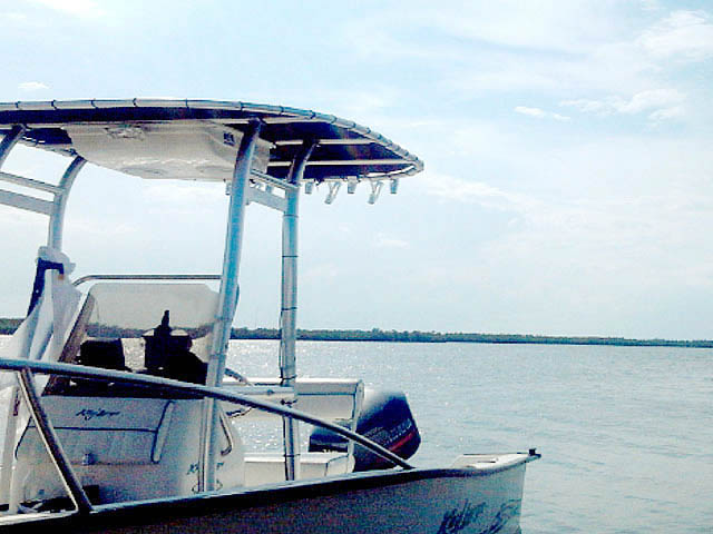 18' Key Largo center console boat with universal ttop by Stryker T-Tops installed