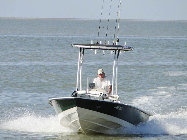 2000 PATHFINDER 1806 center console boat with universal ttop by Stryker T-Tops installed