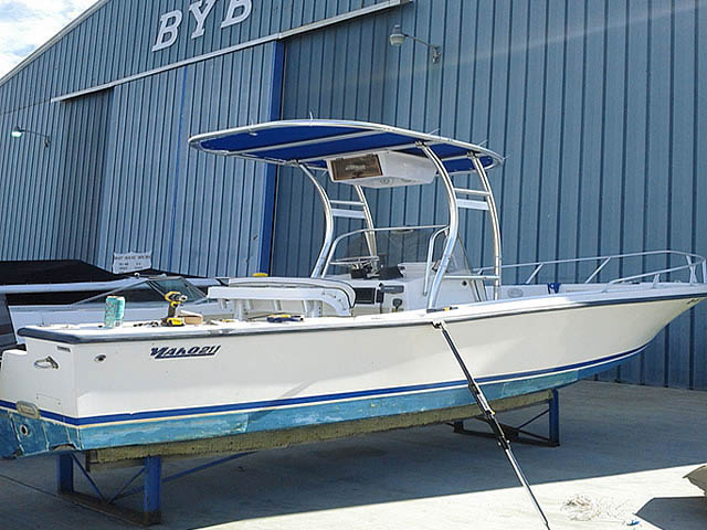 Mako center console boat with universal ttop by Stryker T-Tops installed
