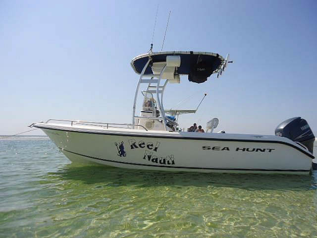 2004 SEAHUNT TRITON 186 center console boat with universal ttop by Stryker T-Tops installed